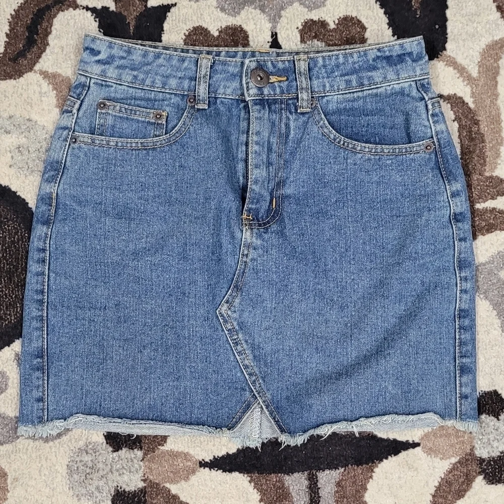 Liquor N Poker Raw Hem Medium Wash Denim Mini Skirt Sz 2/ UK 6 - Picture 2 of 10